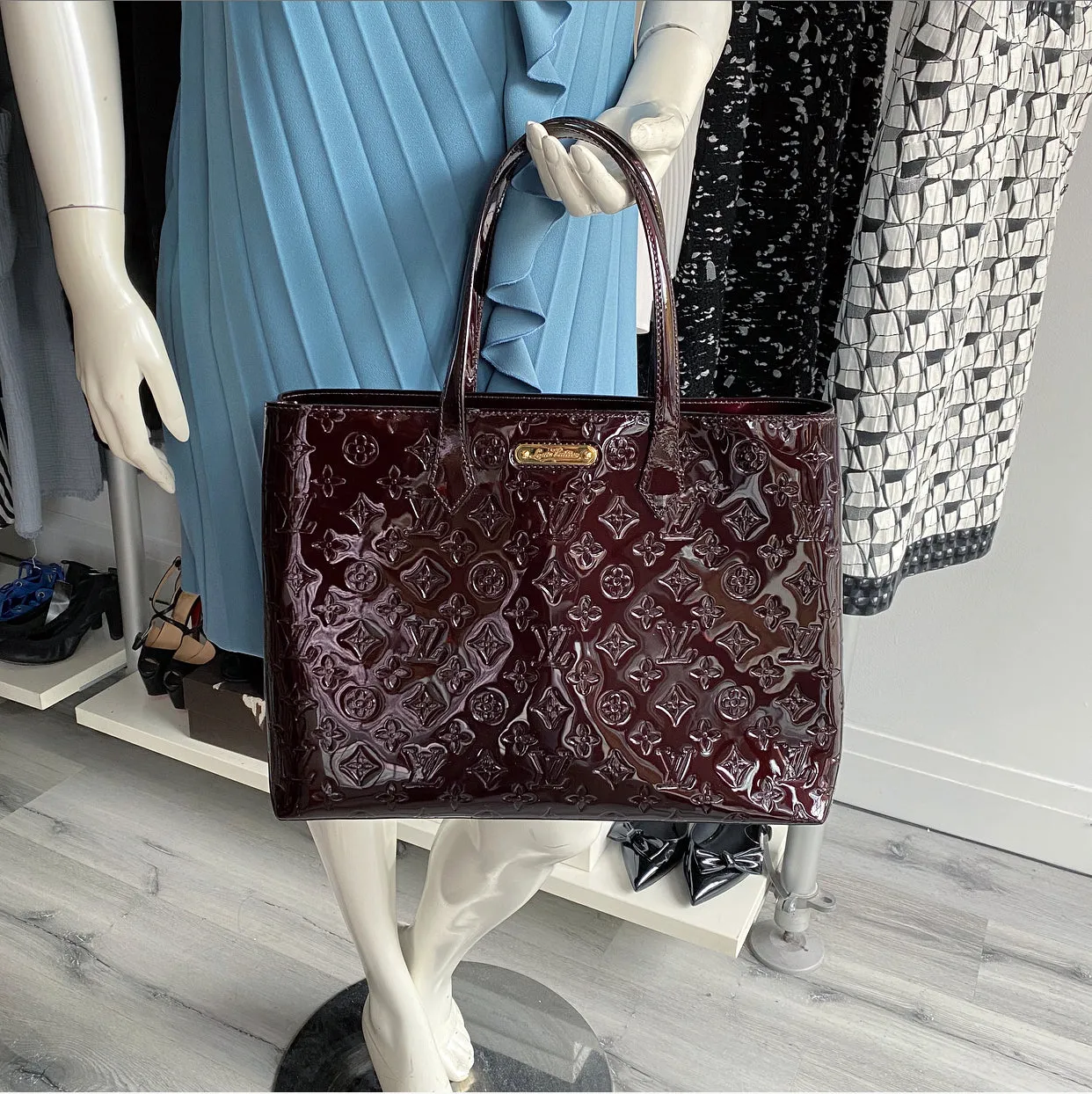 Louis Vuitton Vernis Wilshire MM Tote Bag in Amarante